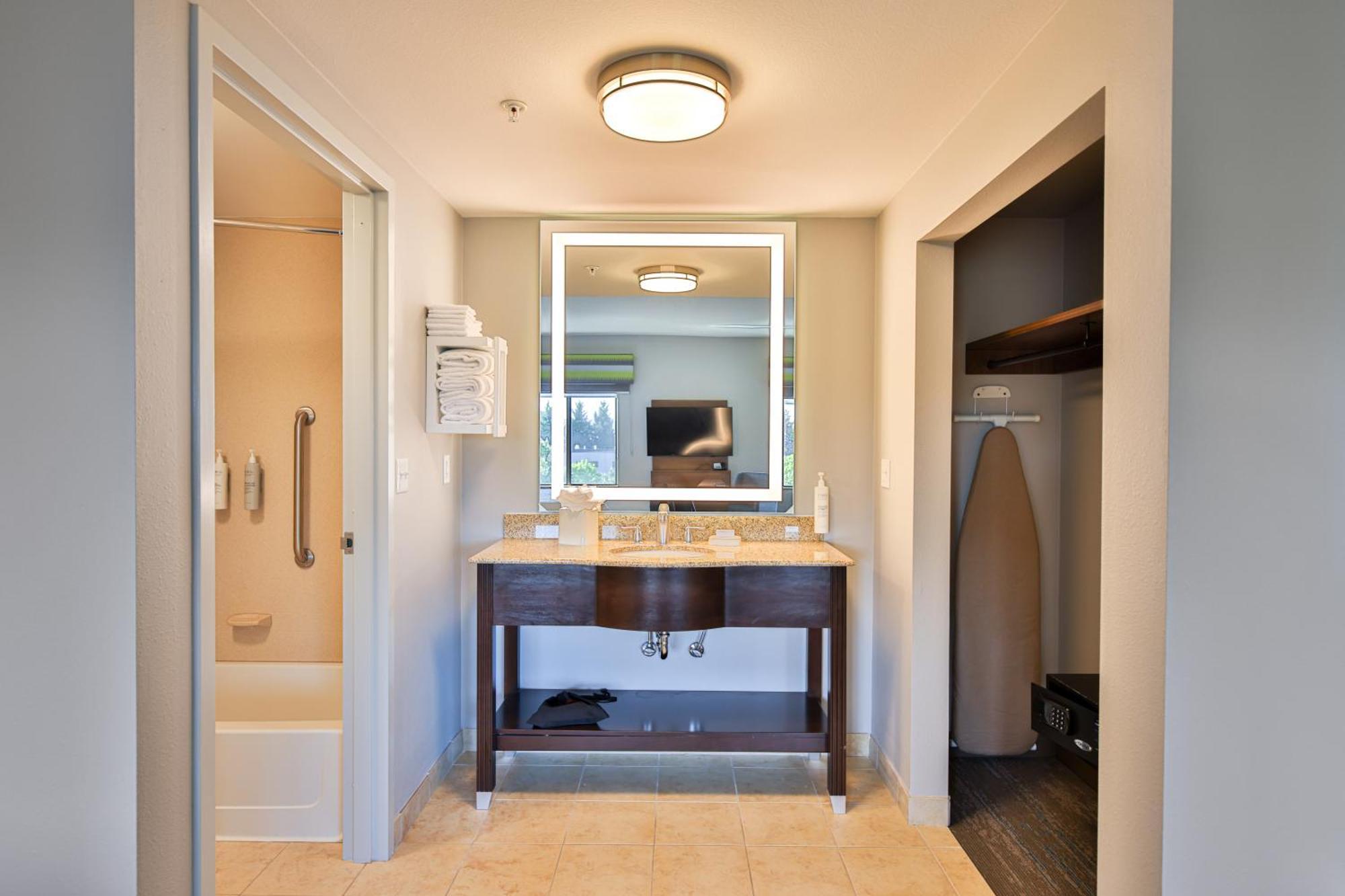 Hampton Inn & Suites By Hilton Seattle/Кент Экстерьер фото
